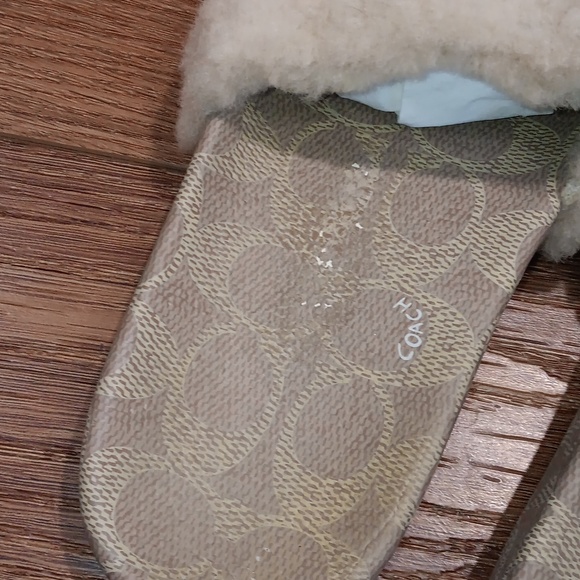 COACH SHEARLING SLIDES.  #5937 - Picture 5 of 7